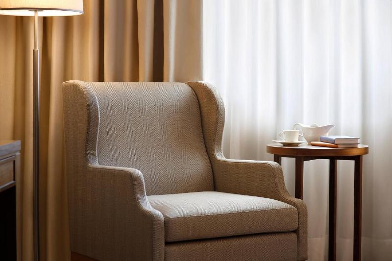 Superior King Room image 4