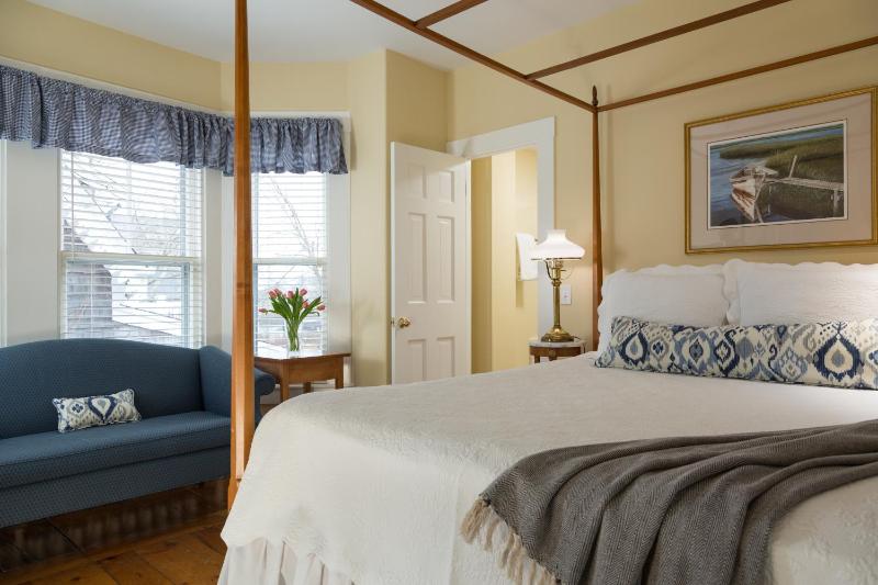 Standard Queen Room image 2
