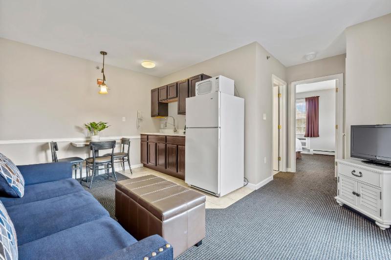 One-Bedroom Suite with Stairs image 3