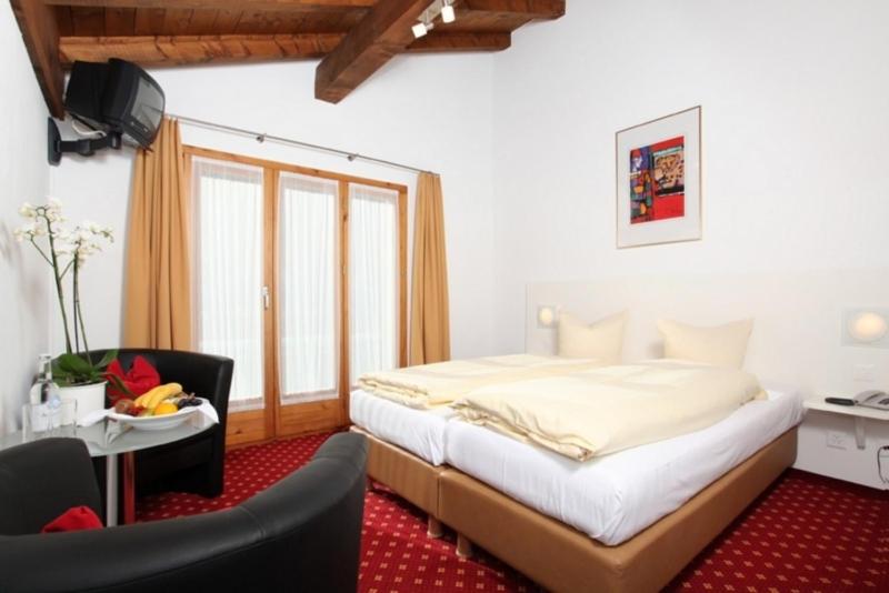 Double Room image 3