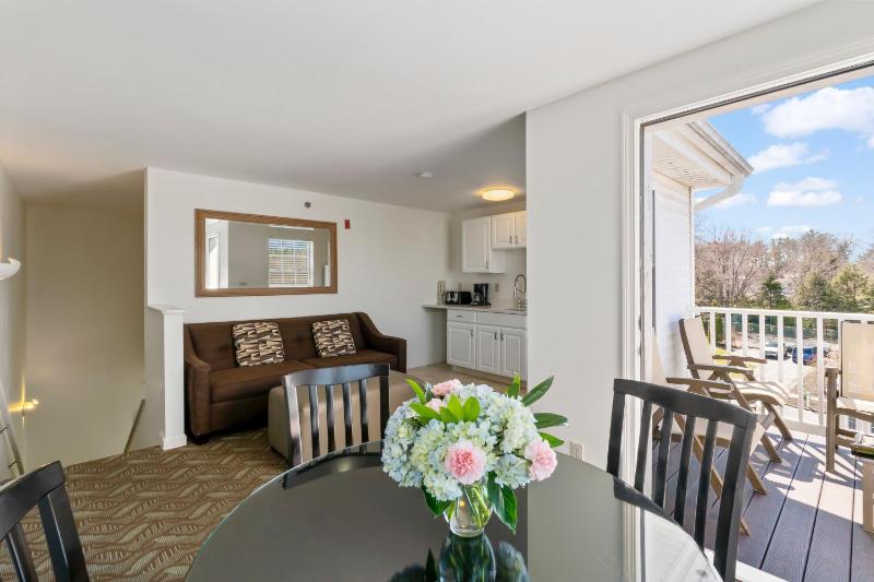 One-Bedroom Suite image 3
