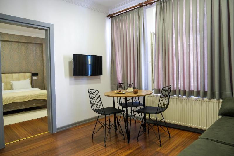 One-Bedroom Apartment image 3