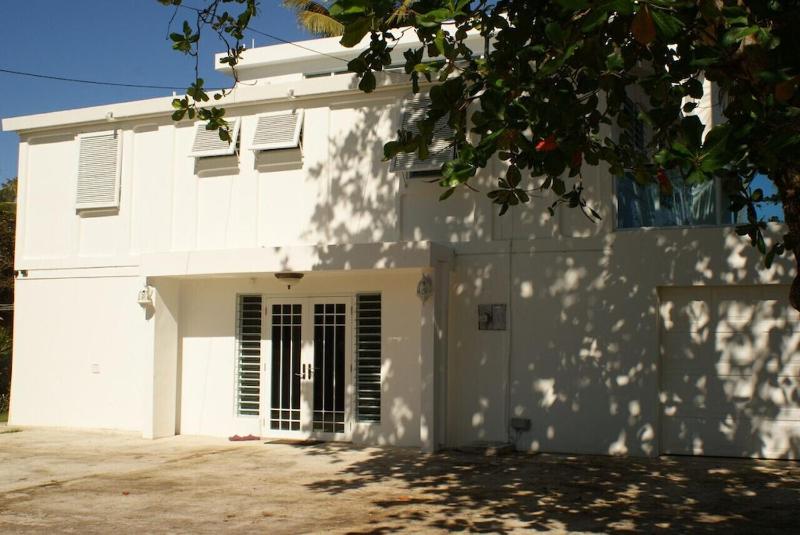 Six-Bedroom House image 4