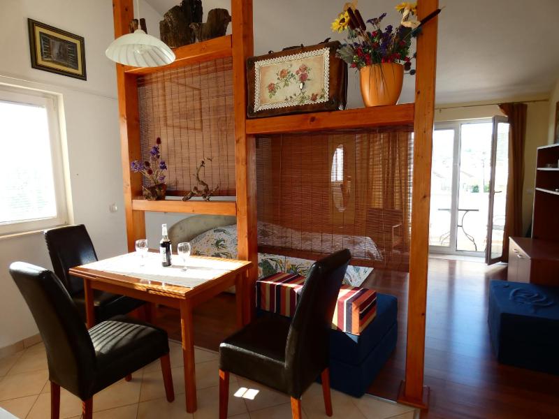 Studio with Balcony image 3