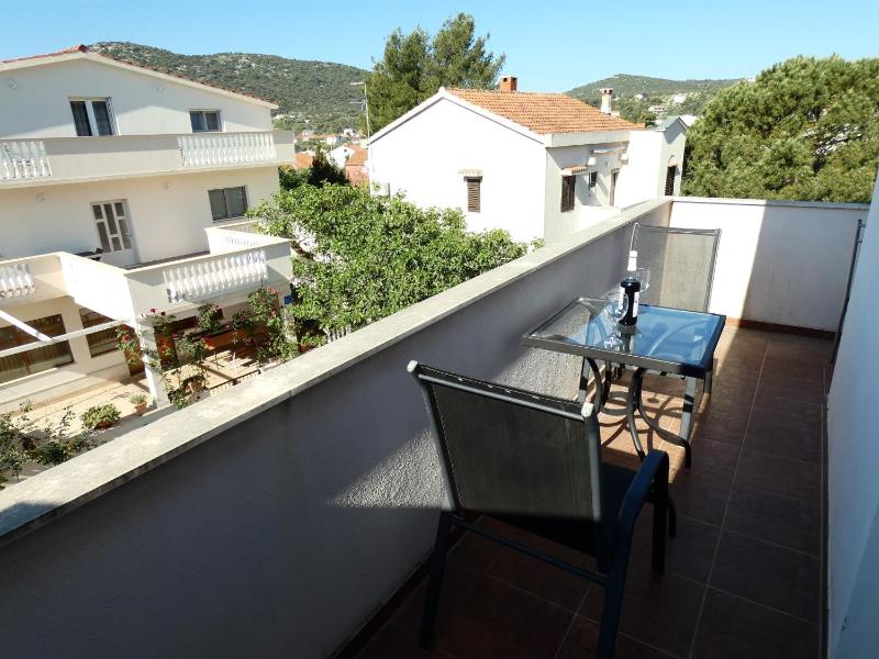 One-Bedroom Apartment with Balcony image 4