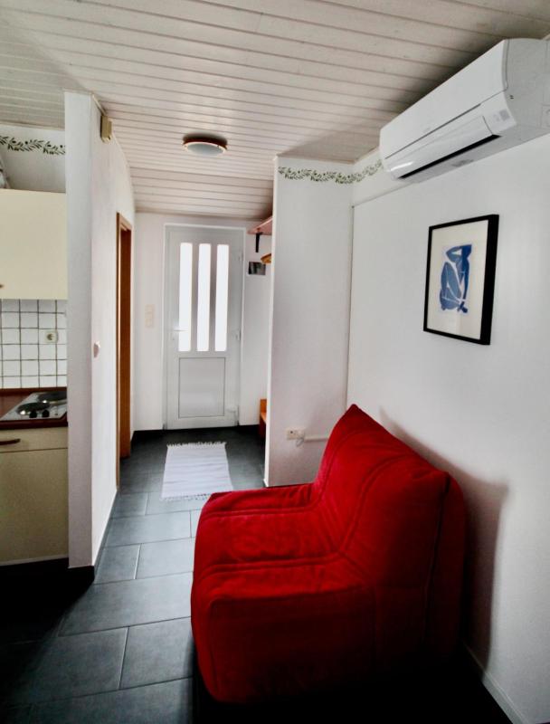 One-Bedroom Apartment with Balcony and Sea View image 2