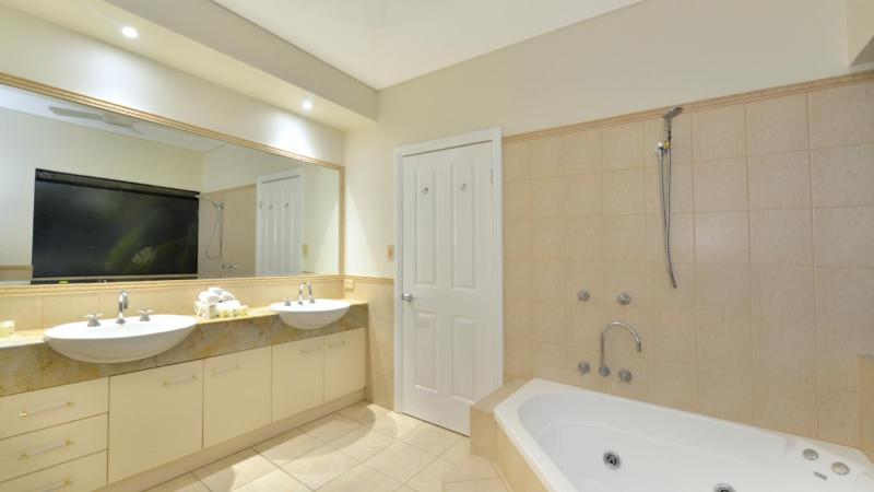 Sanctuary At Thornton's Port Douglas - image 9
