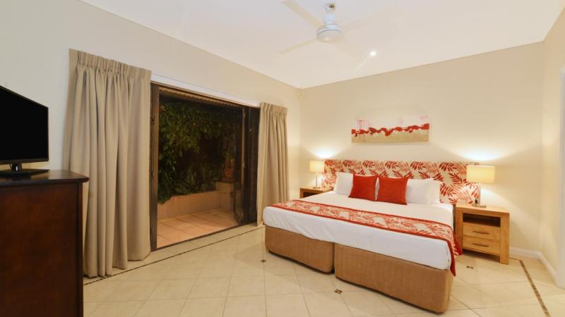 Sanctuary At Thornton's Port Douglas - image 10