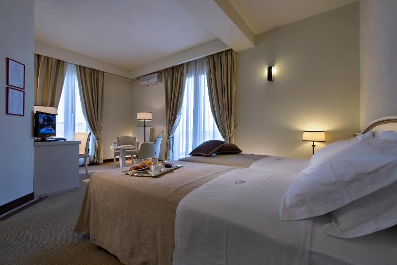 Junior Suite with Balcony image 3