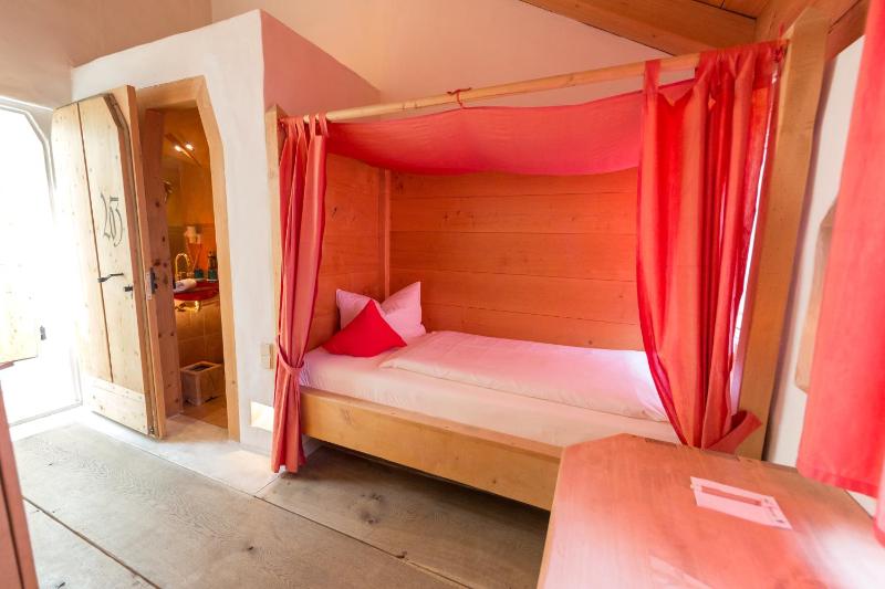 Standard Single Room image 3