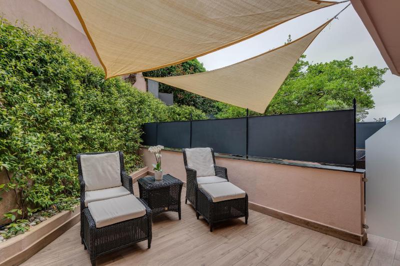 Double or Twin Room with Private Garden image 4