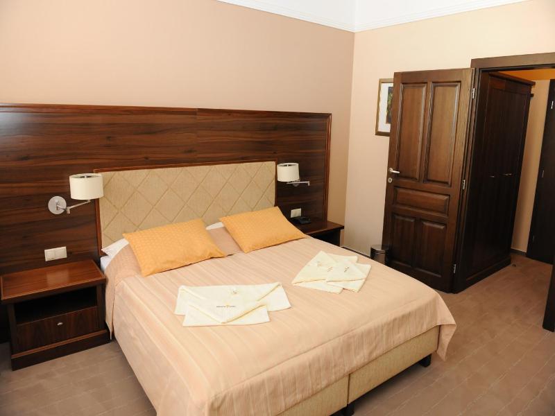 Double Room image 2