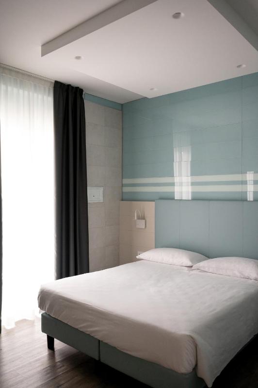Deluxe Double or Twin Room image 2