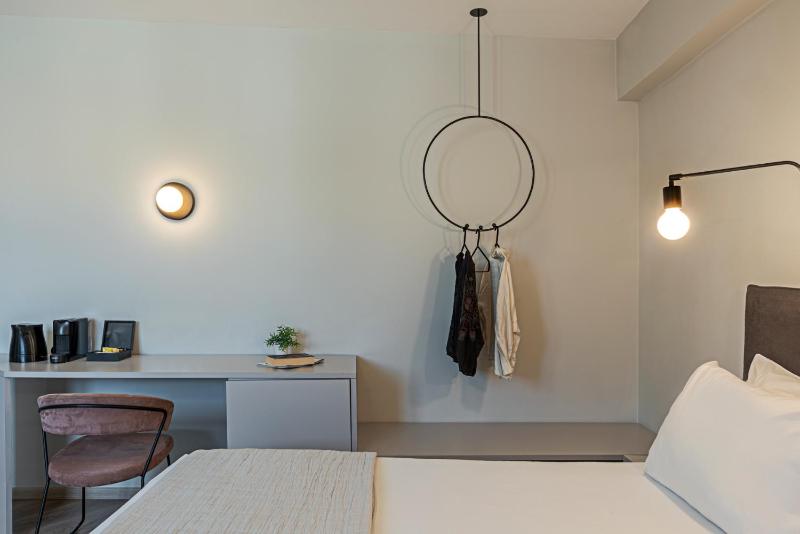 Standard Double Room image 2