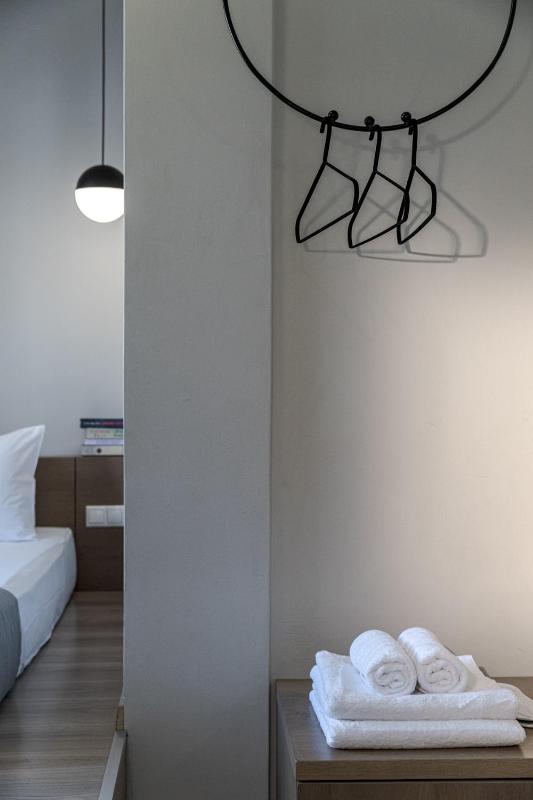 Standard Double Room image 3