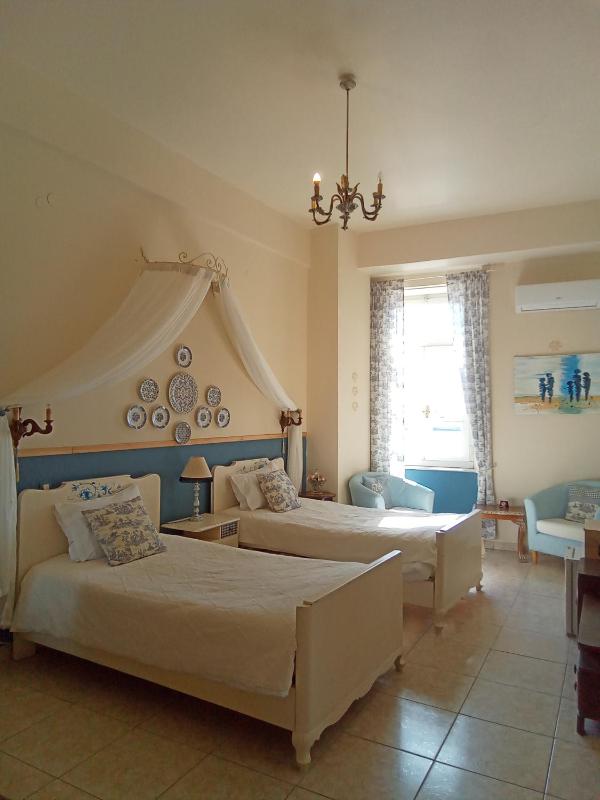 Standard Twin Room with Sea View image 1