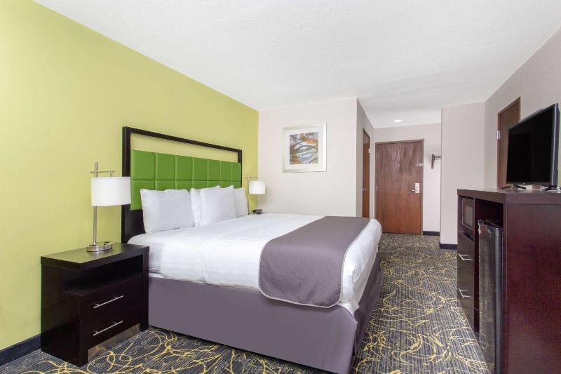 King Room - Non-Smoking image 3