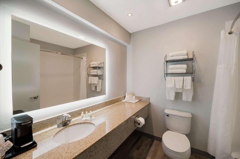 Queen Suite with Two Queen Beds - Non Smoking image 1