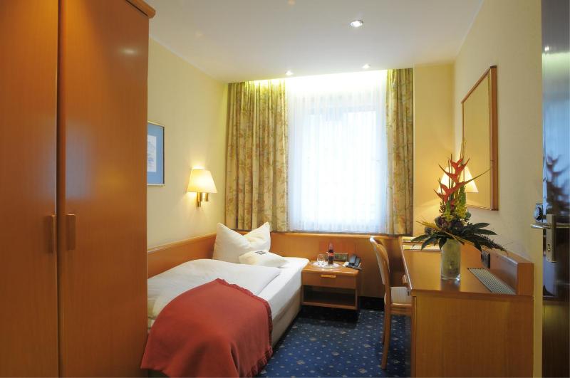 Small Single Room image 4