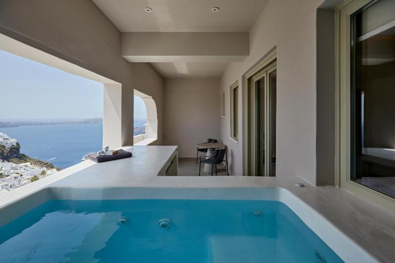 Deluxe Suite with Side Sea View & Hot Tub image 1