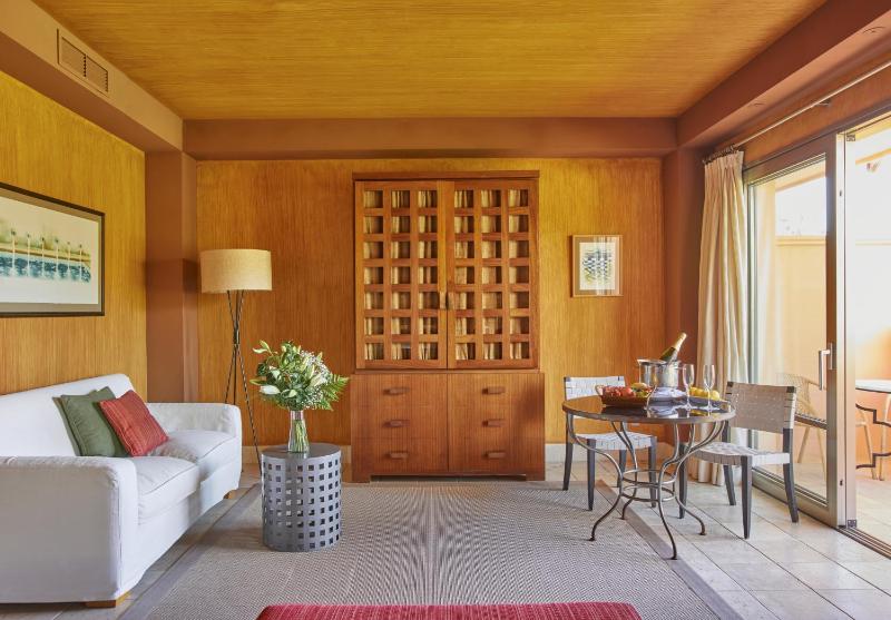 Standard Suite image 1