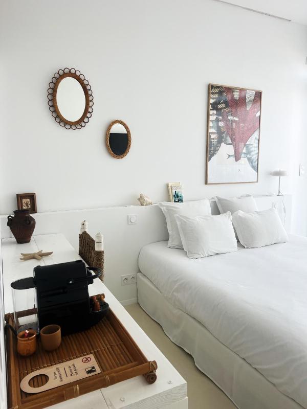 Deluxe Double Room with Sea View image 1