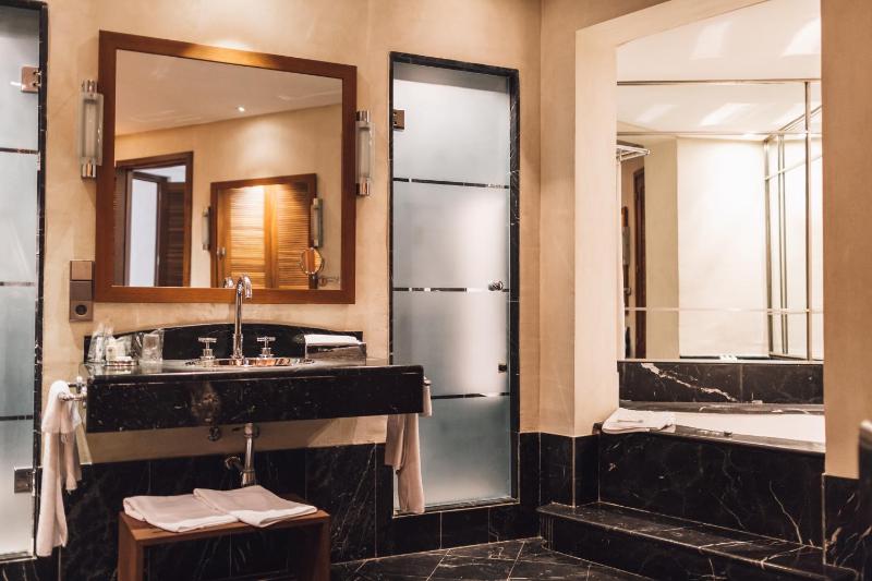 Executive Suite image 2