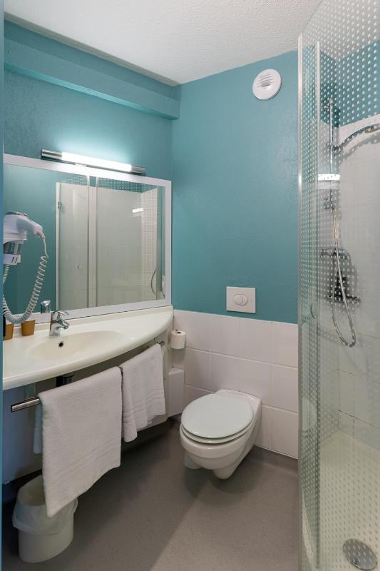 Standard Double Room image 4