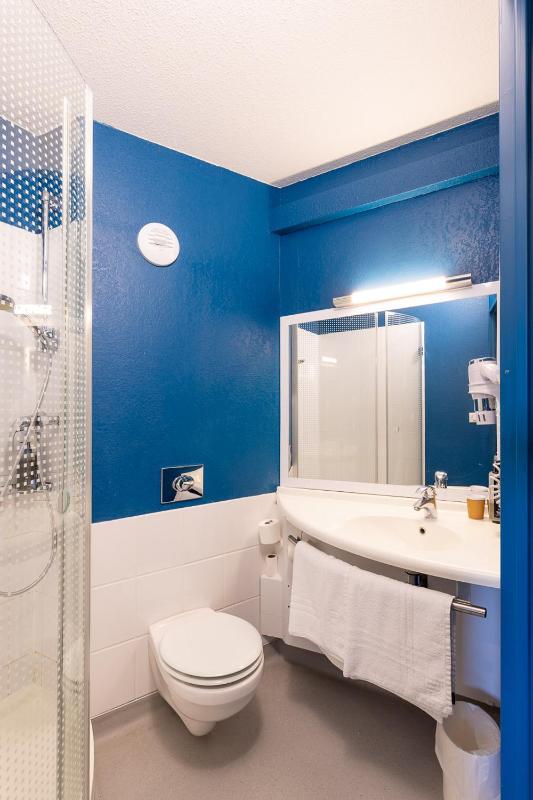 Standard Double Room image 3