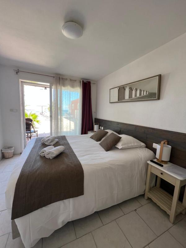 Classic Room with Sea View - Ground Floor 2P image 3