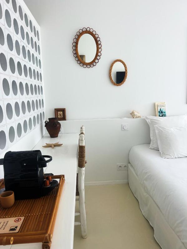 Deluxe Double Room with Sea View image 4