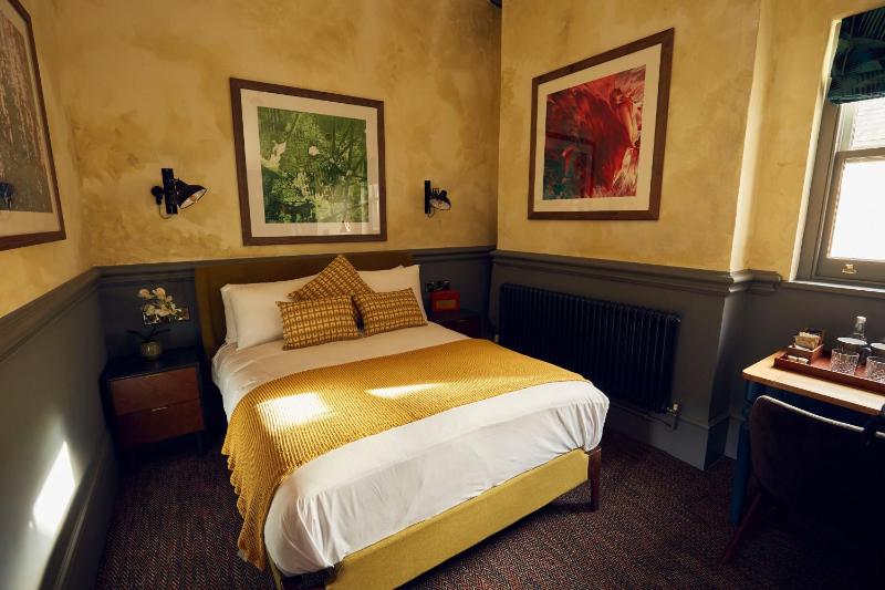 Double Room image 1