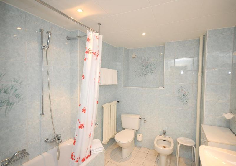 Standard Double Room image 2