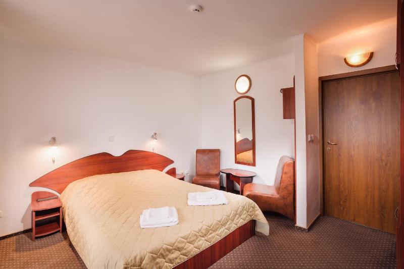 Double or Twin Room image 4