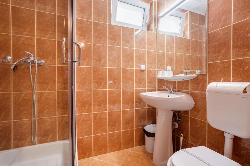 One-Bedroom Suite image 4