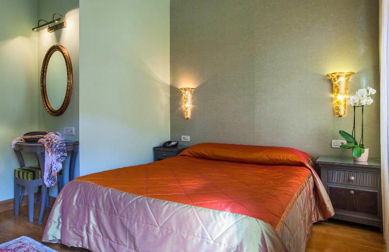 Standard  Double Room image 3