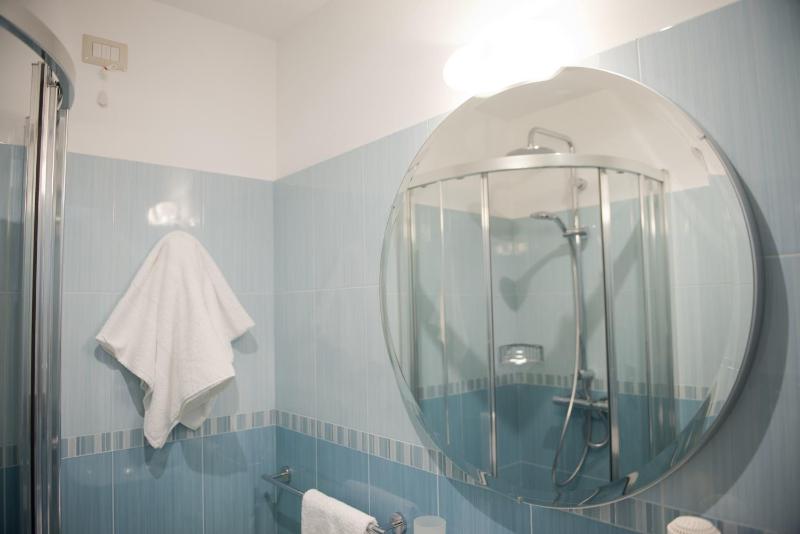 Double Room with Sea View image 3
