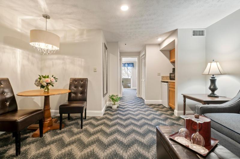 One-Bedroom King Suite image 3