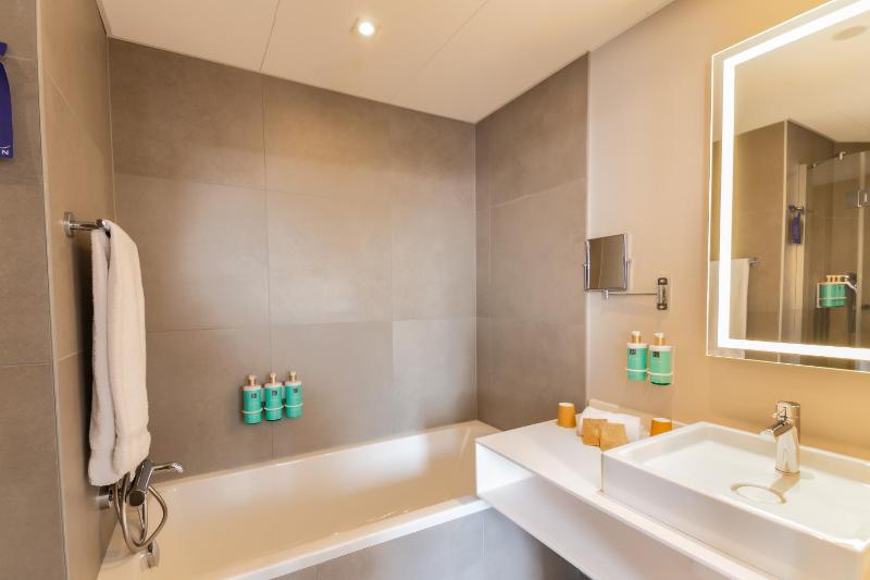 Superior Queen Suite with Sofa Bed image 1