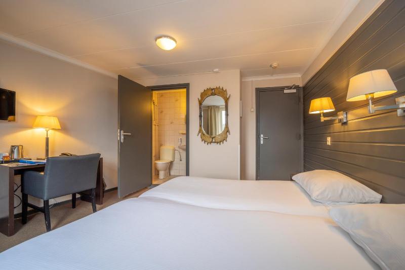 Standard Double Room image 3