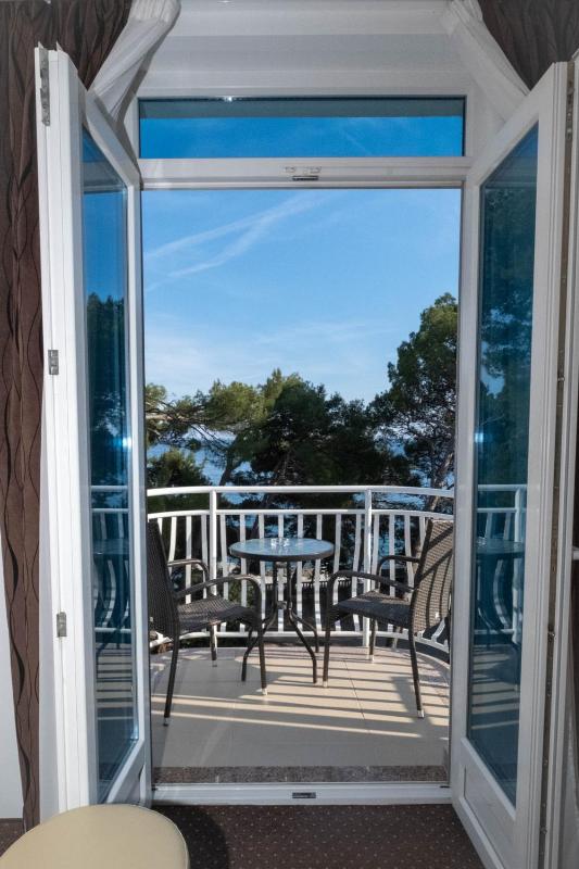 Double Room with Balcony and Sea View image 1