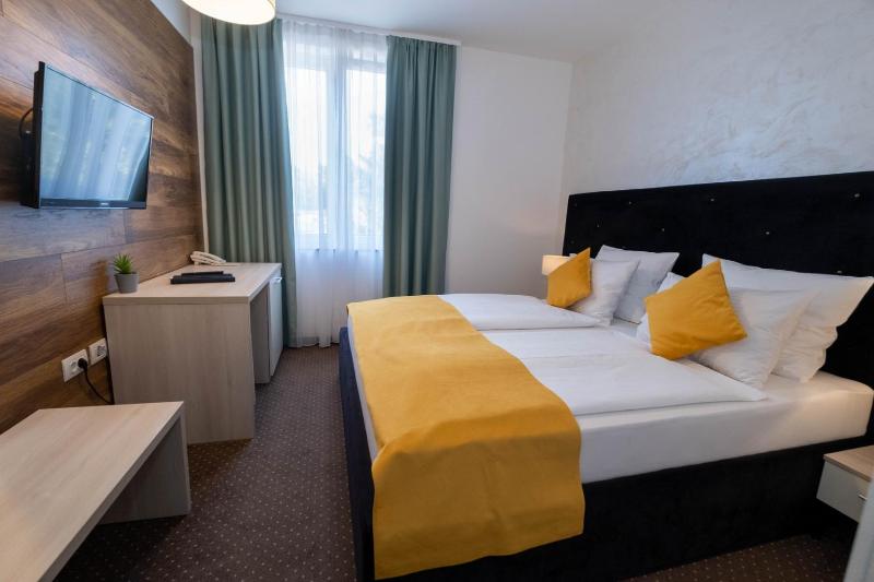 Economy Double Room image 2