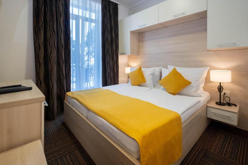 Double Room with Balcony image 3