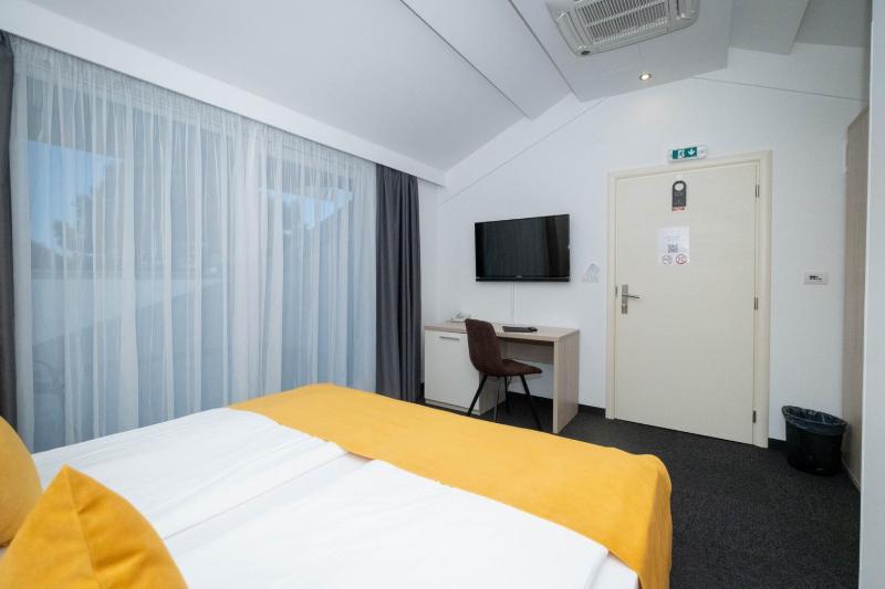 Superior Double Room image 3