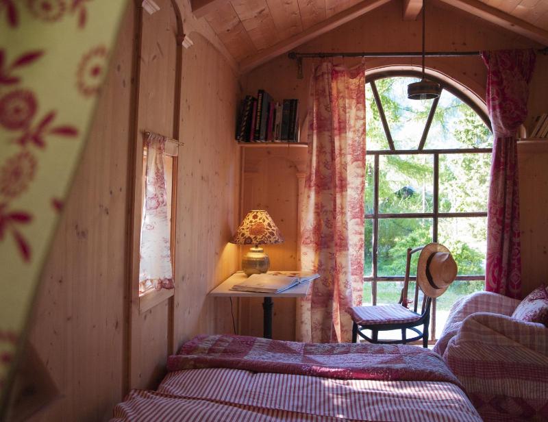 Tree House with external shared bathroom - La Bohème -adults only image 2