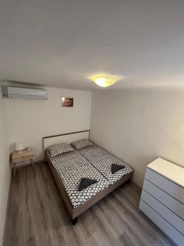 Double Room with Shared Bathroom image 1