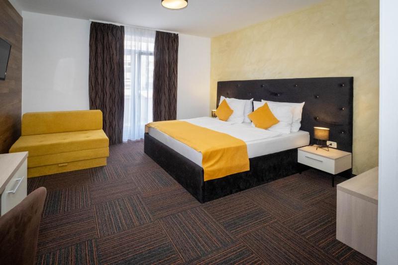 Standard Double Room image 3