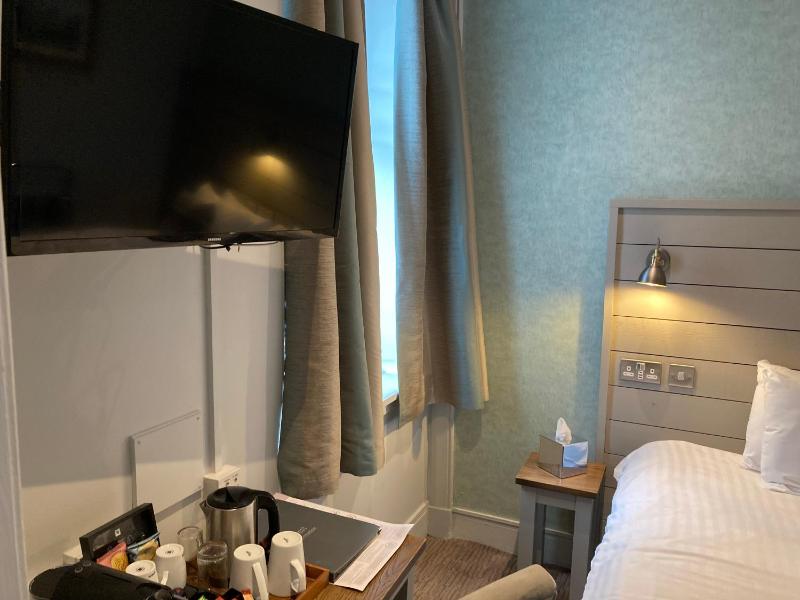 Small Twin Room image 3