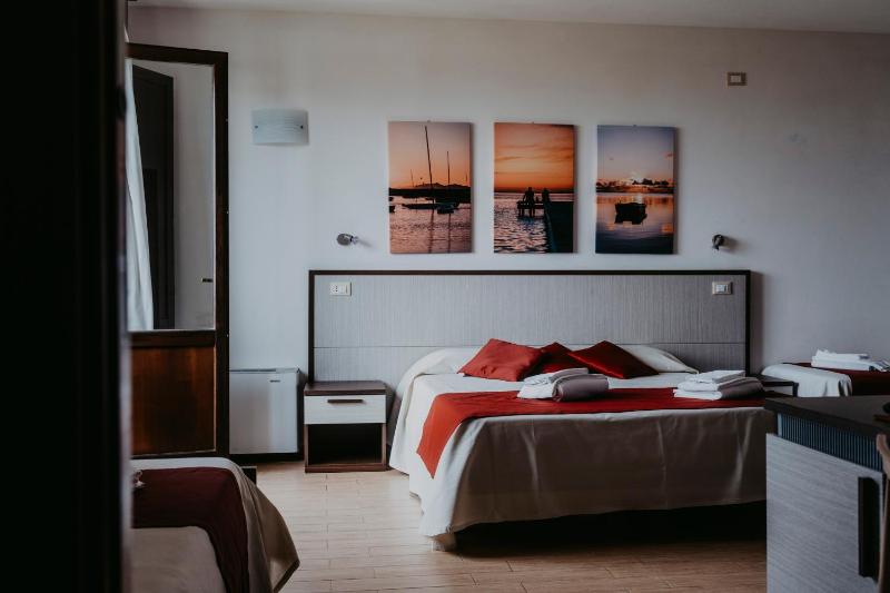 Family Room with Sea View image 1