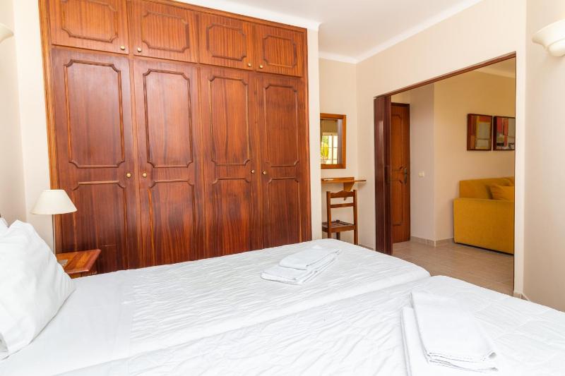 One-Bedroom Apartment image 2